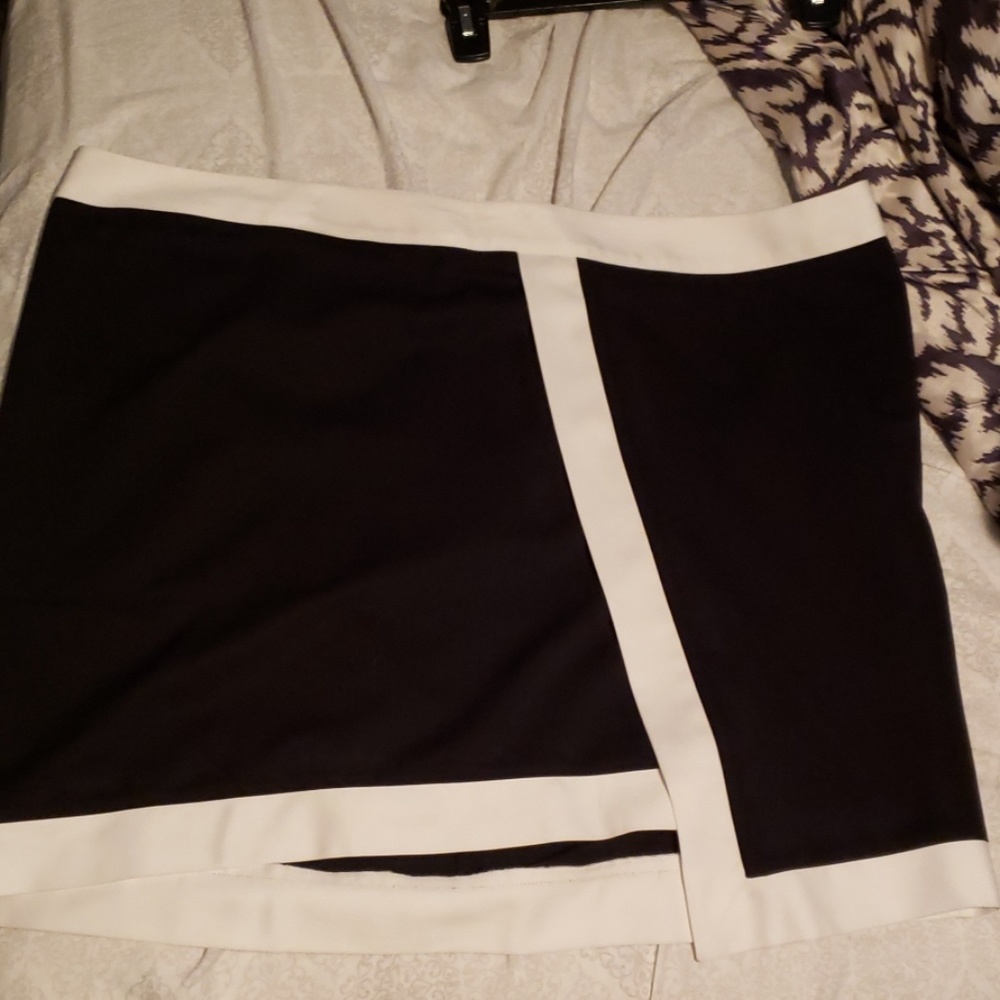 Asymmetrical mini skirt